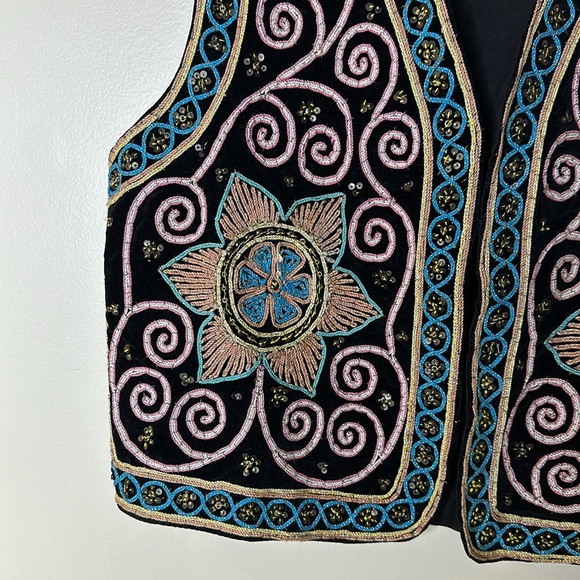 Vintage 70s beaded Embroidered vest by Carol Horn - Picture 6 of 11